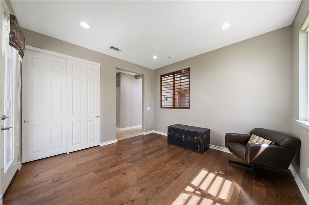 listing image 130726803516932133105