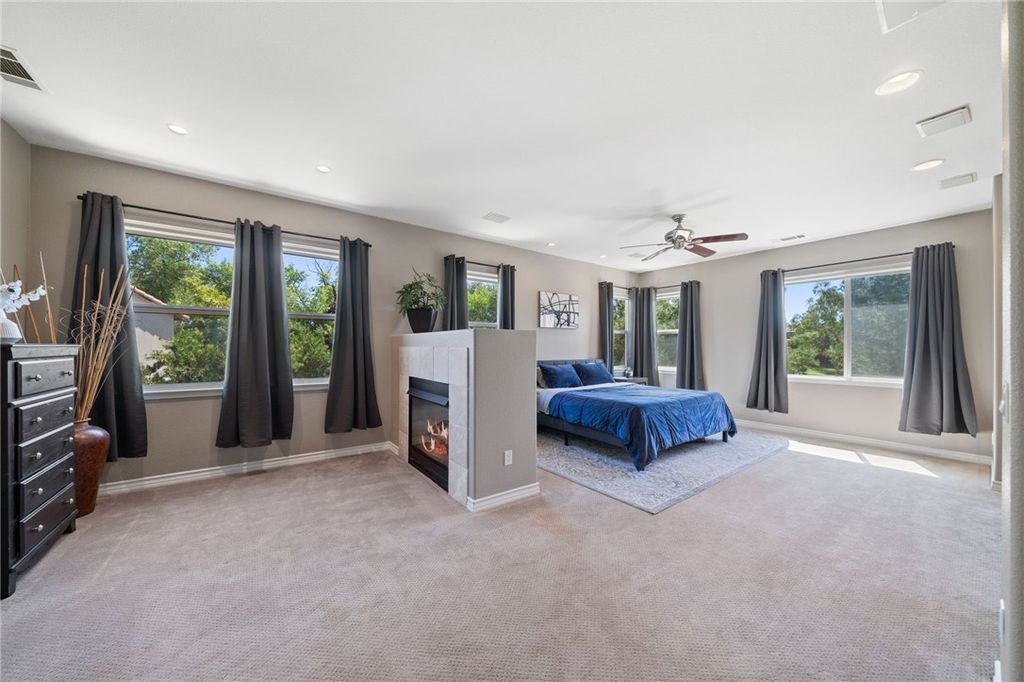 listing image 130728827508329939115