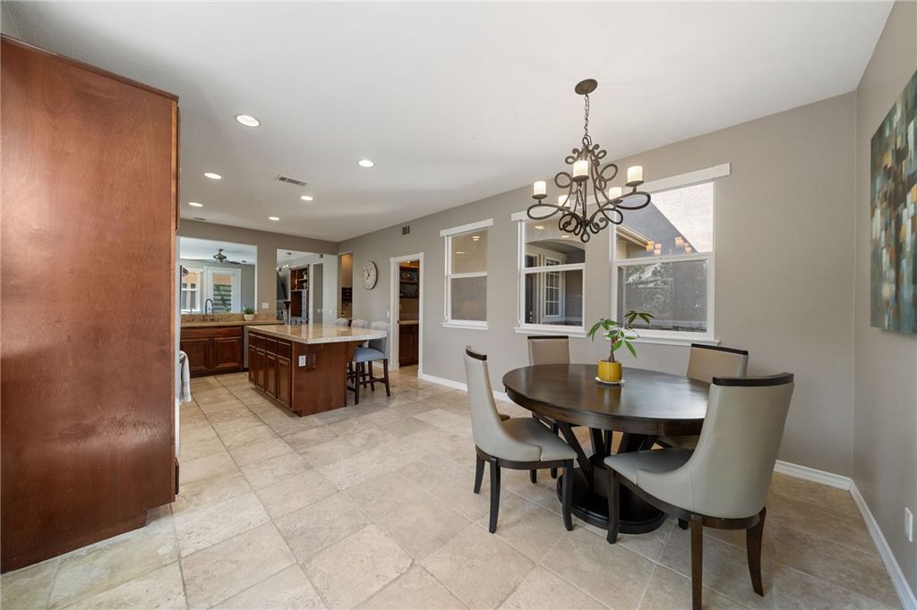 listing image 130723016176453015499