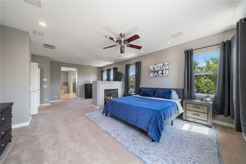 listing image 130727389977003029113