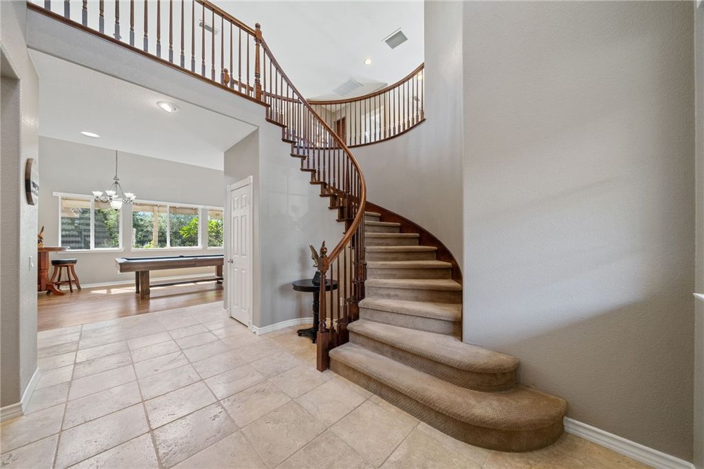 listing image 130722561225690397820