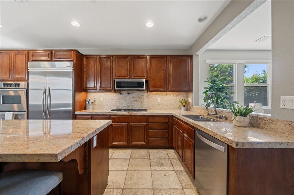 listing image 130727380923254860890