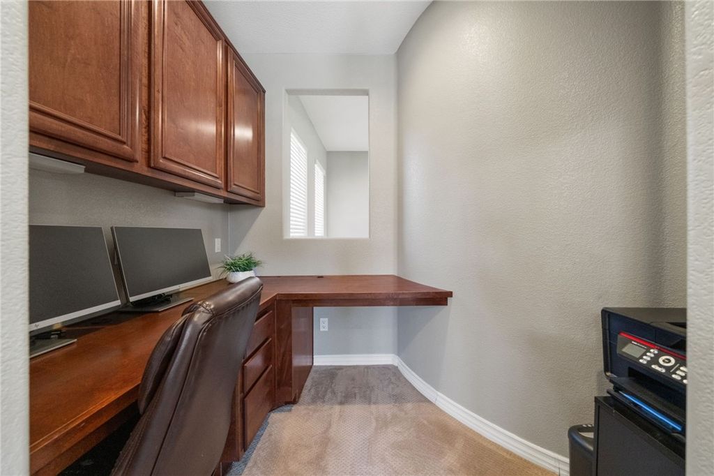 listing image 130722319653276790094