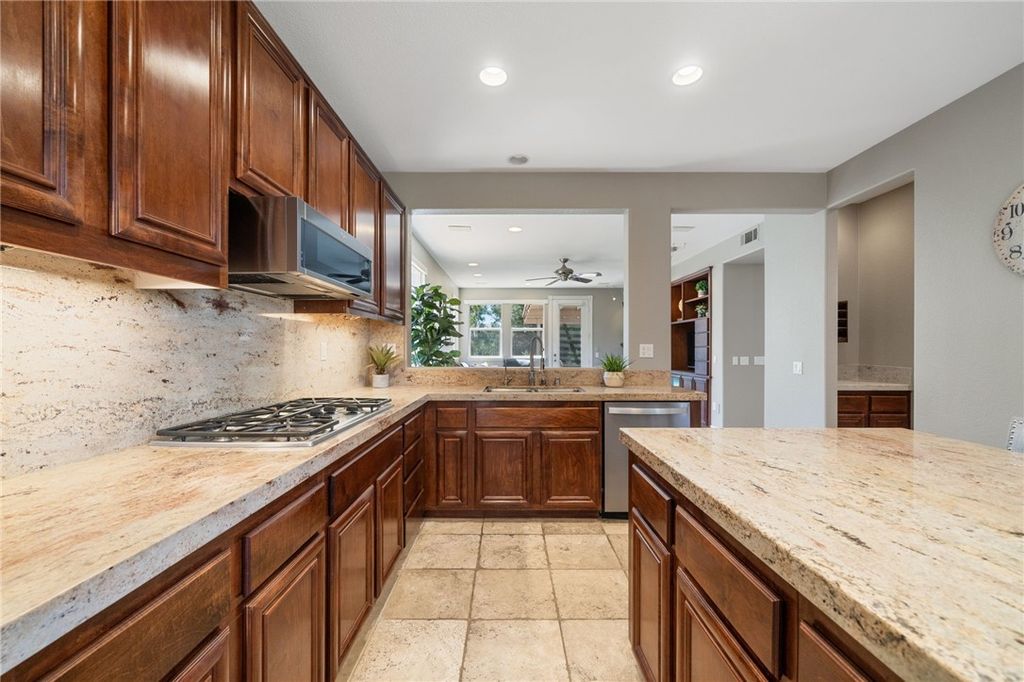 listing image 130726680283540008595