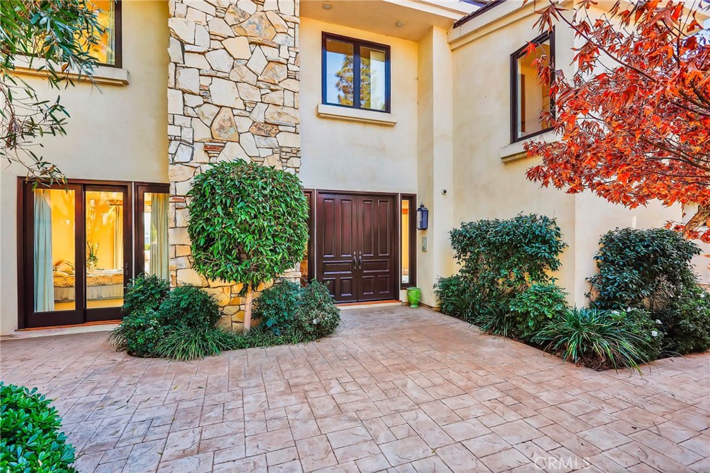 15 Inverness Lane