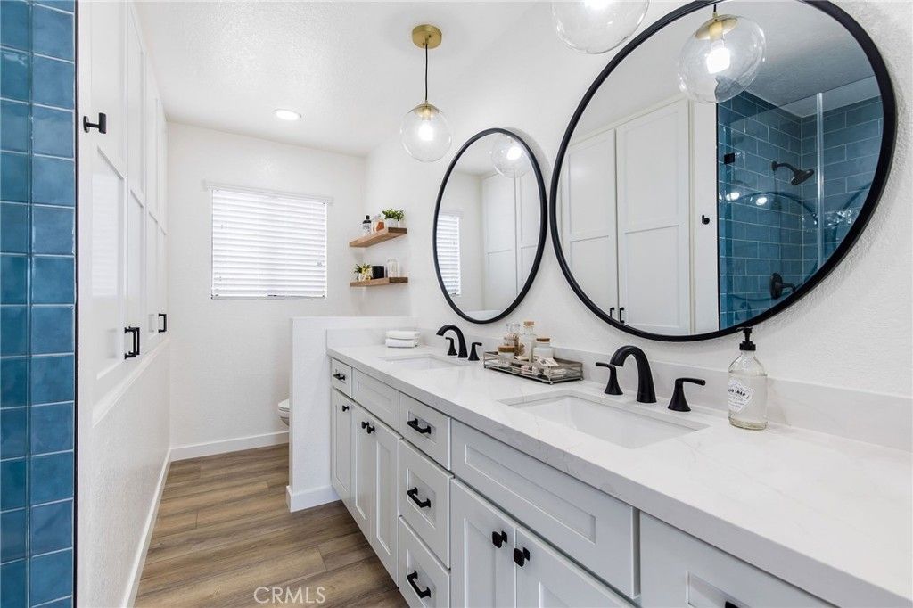 listing image 130722975036115310157