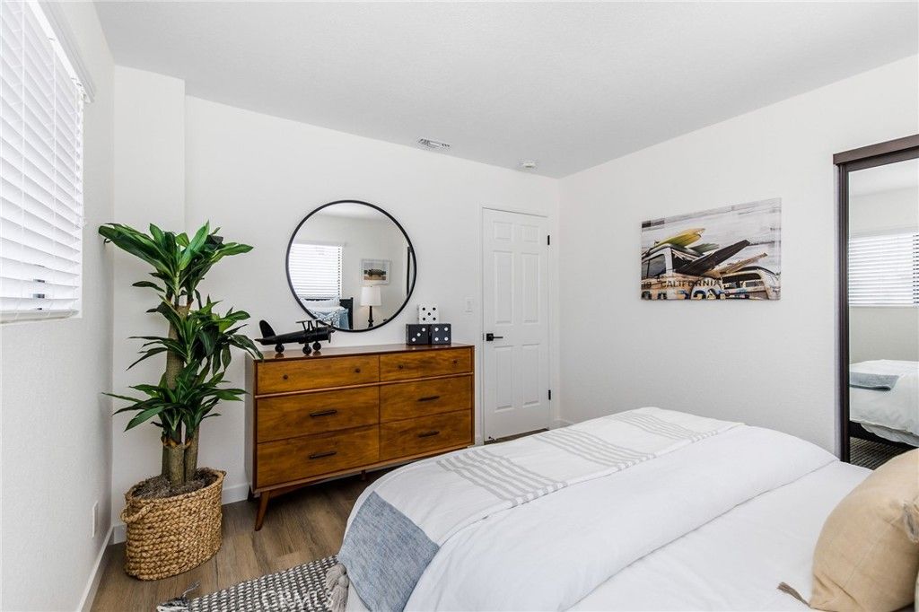 listing image 130724863255455060163
