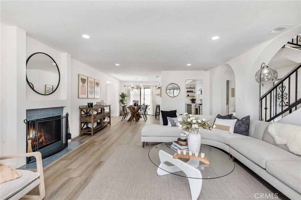 listing image 130722755047352434683