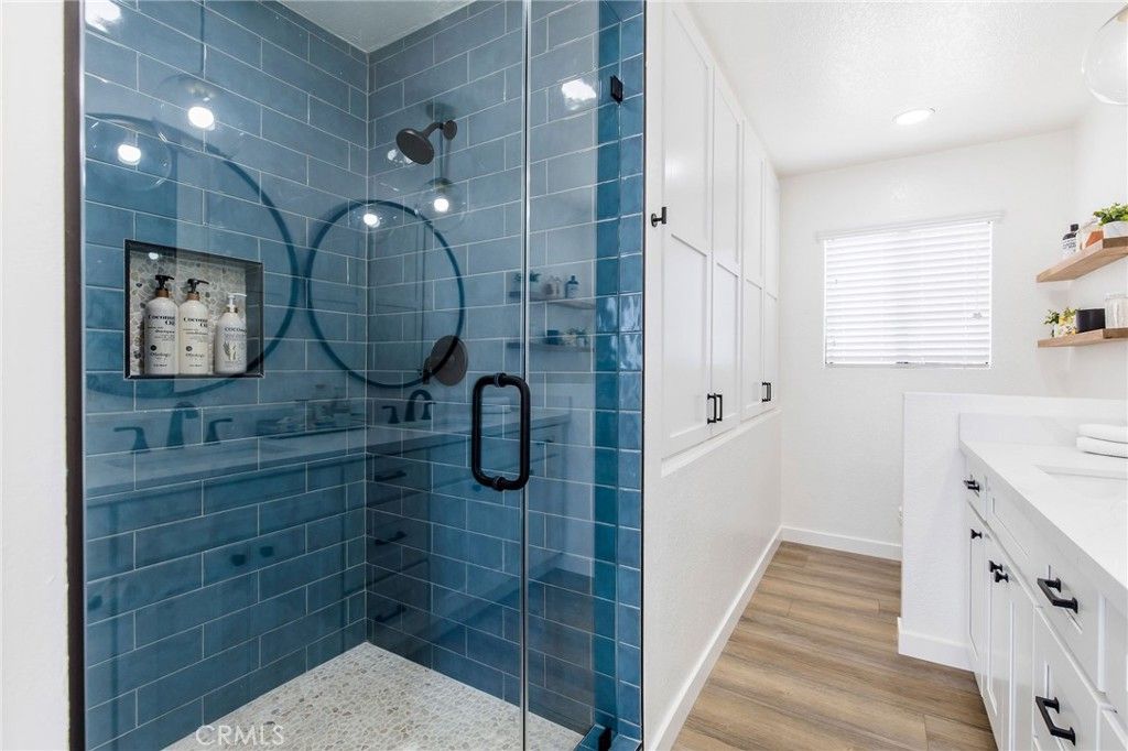 listing image 130720435406045563365