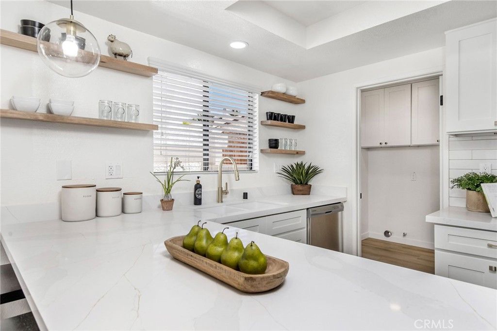 listing image 130729042695571634259
