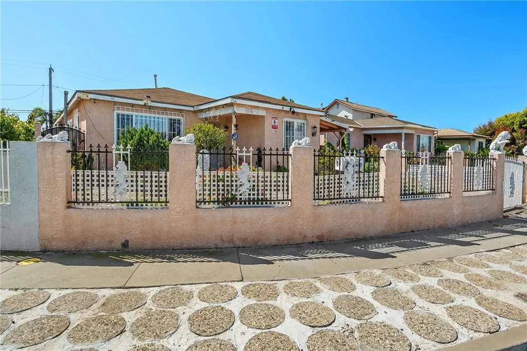 Hawthorne, California 90250, United States, 4 Bedrooms Bedrooms, ,2 BathroomsBathrooms,Residential,Active,94553