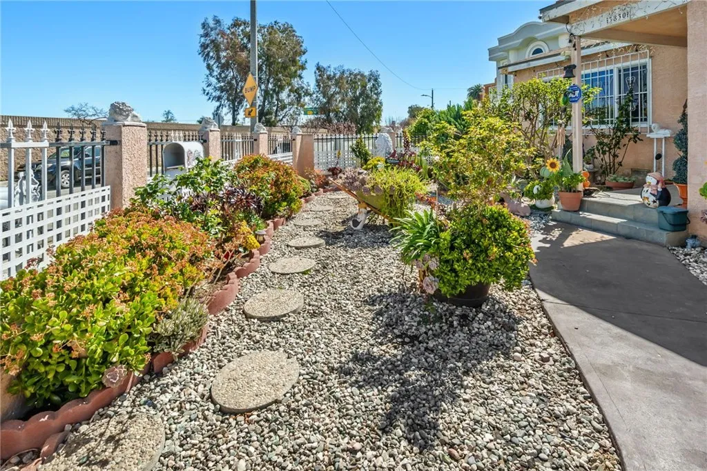 Hawthorne, California 90250, United States, 4 Bedrooms Bedrooms, ,2 BathroomsBathrooms,Residential,Active,94553