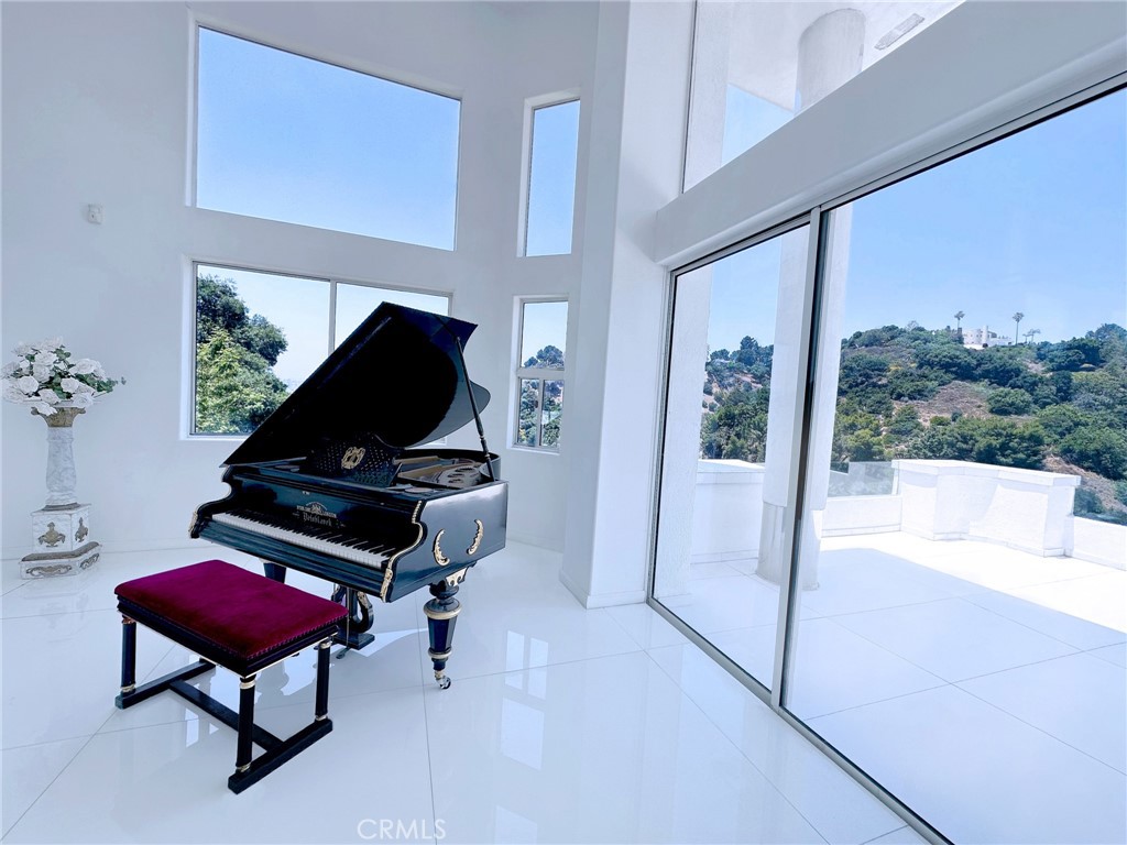 13200 Mulholland Drive