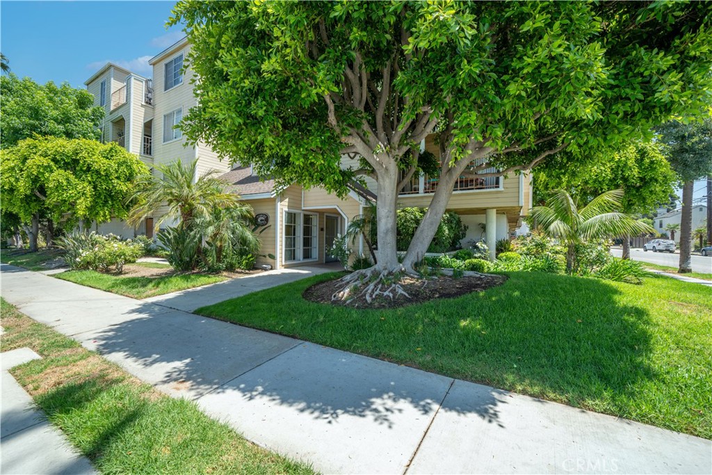 1100 Newport Avenue 304