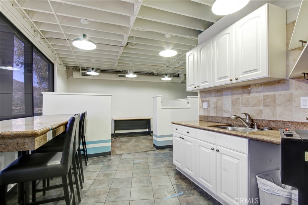 5210 Lewis Road 4