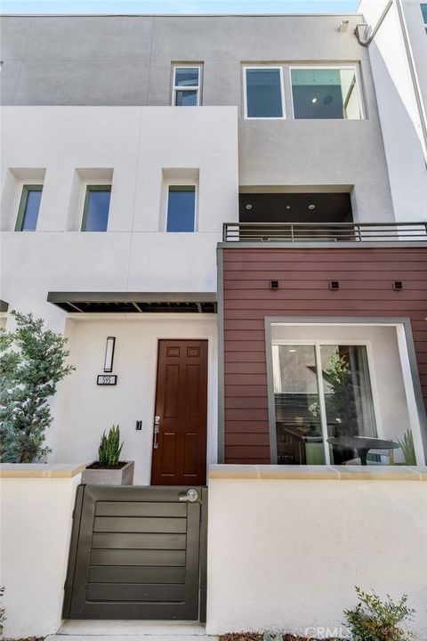 627 S Lyon Street Santa Ana CA 92705