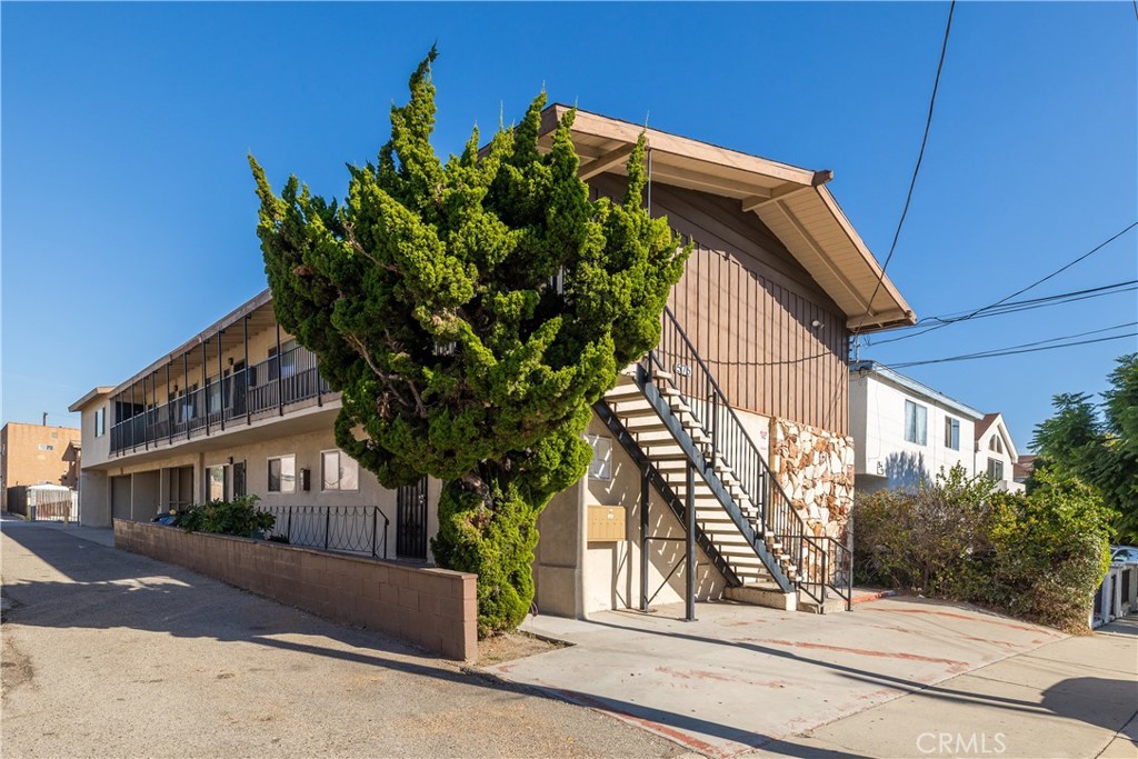 576 W 13th Street