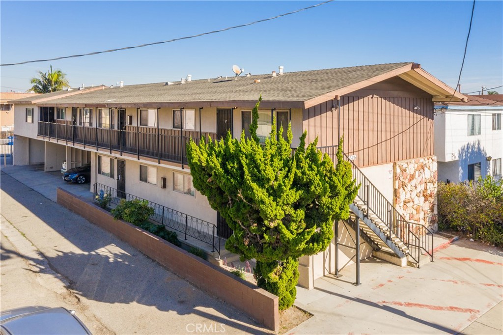 Step into a rare opportunity to invest in the vibrant community of San Pedro with this well-maintained 6-unit apartment building at 576 W 13th St. Each unit offers efficiently designed two-bedroom, one-bath layouts, providing a balance of comfort and functionality. The property features tuck-under parking and has recently completed a soft-story retrofit, enhancing structural safety and ensuring long-term durability.
Located in a high-demand rental market with vacancy rates around 4.5%, this property presents a substantial rental upside—with potential rent growth of up to 40% as units become available. A new owner can also benefit from additional income through on-site parking fees. The building includes an onsite laundry facility, offering convenience to tenants and adding to the property's appeal.
Just a few blocks away is the anticipated 42-acre San Pedro West Harbor Project, a $170 million waterfront development that will feature a 6,200-seat amphitheater, along with premier dining, retail, and entertainment options. This redevelopment is poised to transform the local area and has the potential to enhance property values as it becomes a central lifestyle destination in Los Angeles.
San Pedro combines coastal charm with urban accessibility, known for its quaint neighborhoods, vibrant arts scene, and rich maritime history. Residents enjoy proximity to beaches, waterfront promenades, and attractions like the Battleship USS Iowa Museum and the Cabrillo Marine Aquarium. The area offers a lively restaurant and shopping scene, providing a blend of small-town ambiance with big-city amenities.
This property offers an excellent balance of immediate income and long-term appreciation potential, making it ideal for investors looking to expand their portfolio in a growing market.
Don’t miss out on this opportunity to own a solid, income-producing asset with a projected cap rate above 7%!