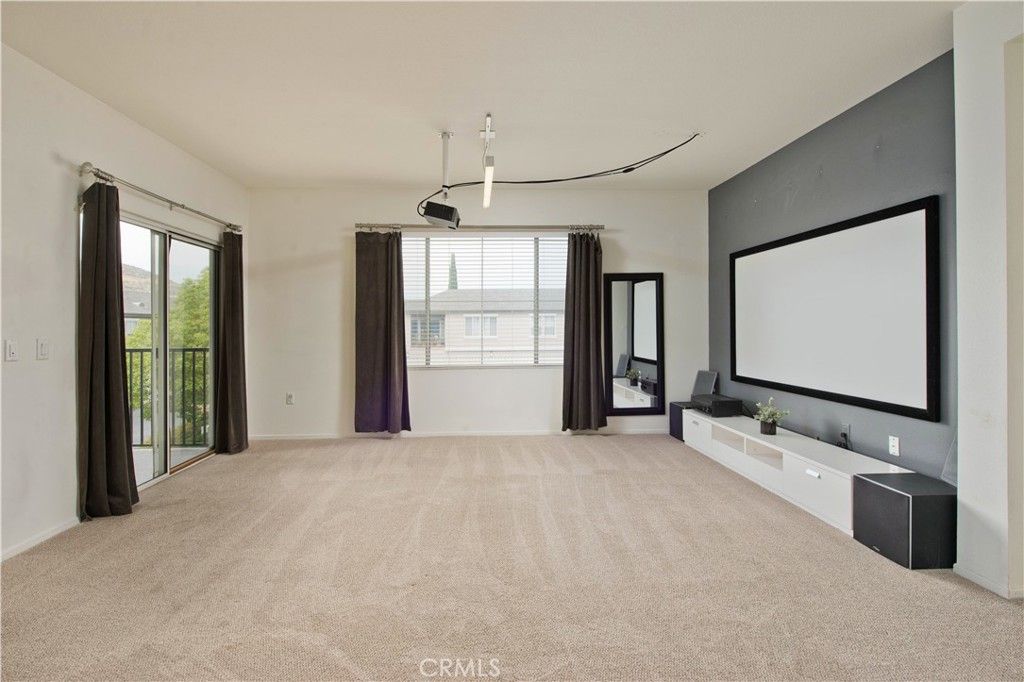 listing image 130729902514987223429