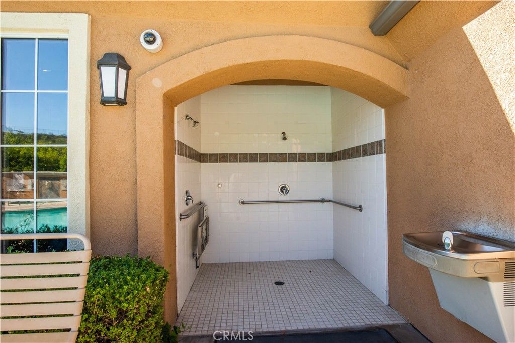 listing image 130723603486983764202
