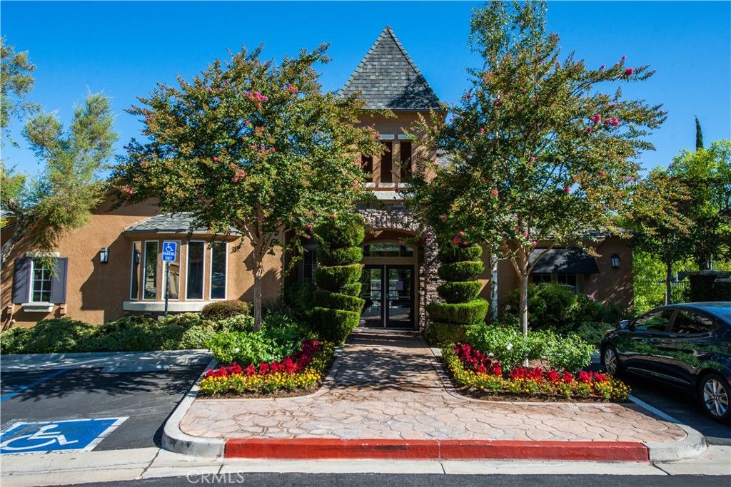 listing image 130728457311695868341
