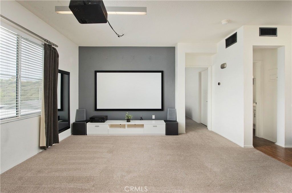 listing image 130725956917440737606