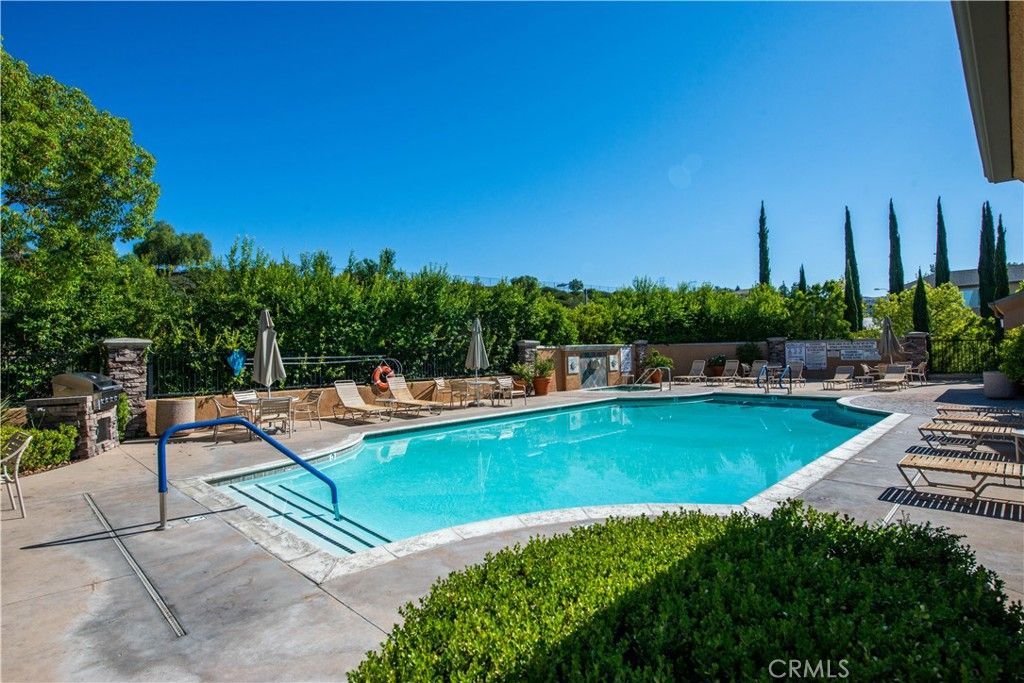 listing image 130724401459957439659