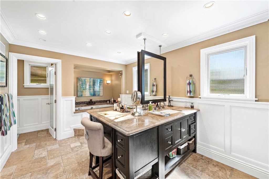 listing image 130724182586739410307