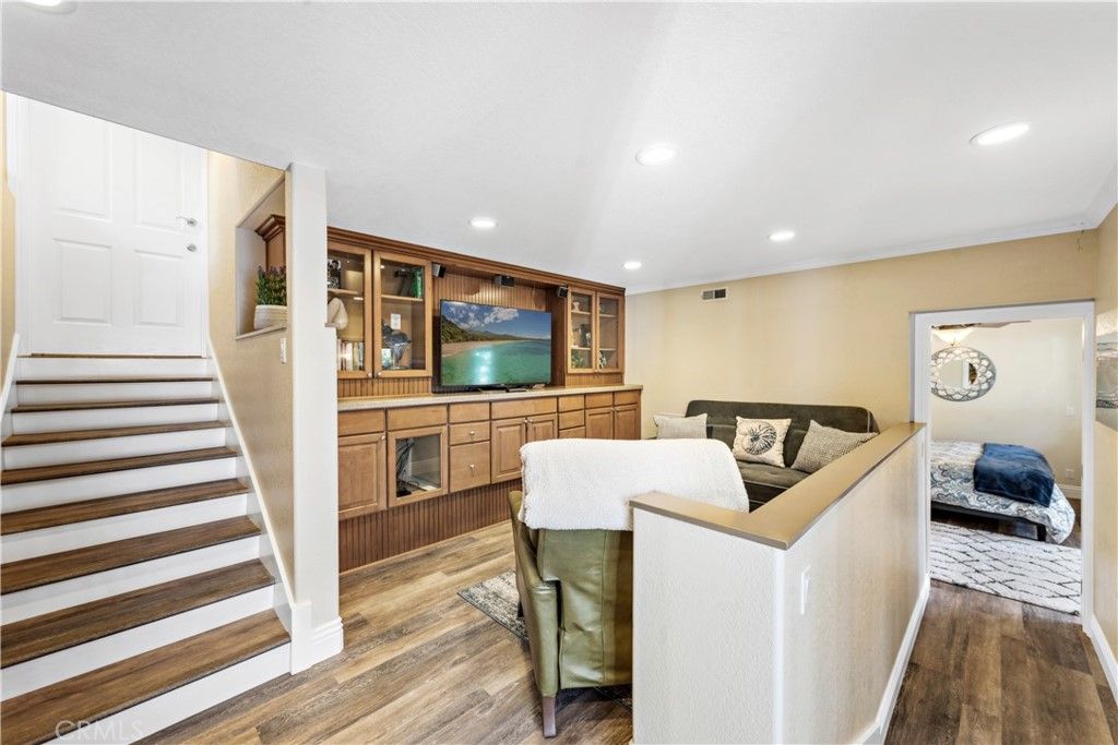 listing image 130726993375166596852