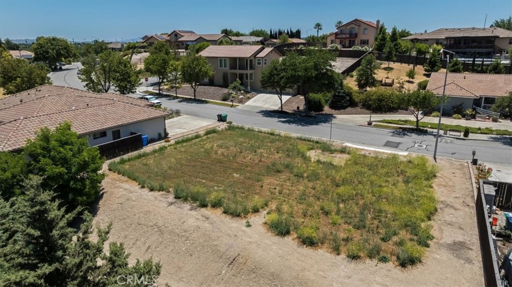 Mostly level lot to build a custom home in the desirable Highlands neighborhood. Just under 10,000sf, with all the city services available, surrounded by beautiful custom homes. This tucked away neighborhood is close to shopping, schools, walking trails, and minutes to downtown Paso Robles! and easy access to 101!