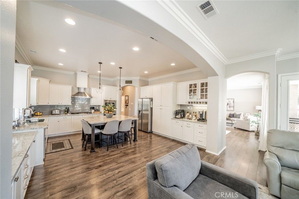 listing image 130726096826093189676