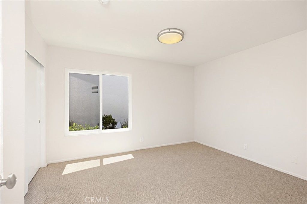 listing image 130722645439685456913