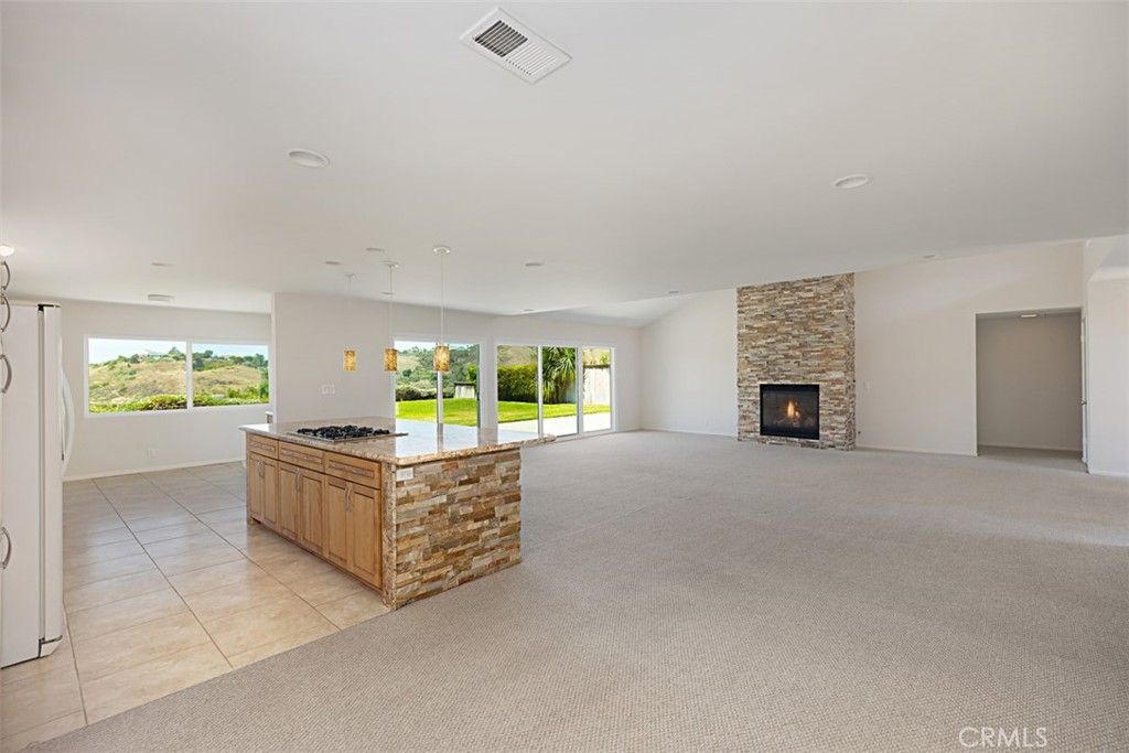 listing image 130728538603183831240