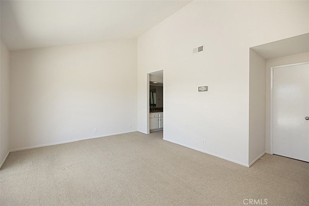 listing image 130727778812192001989