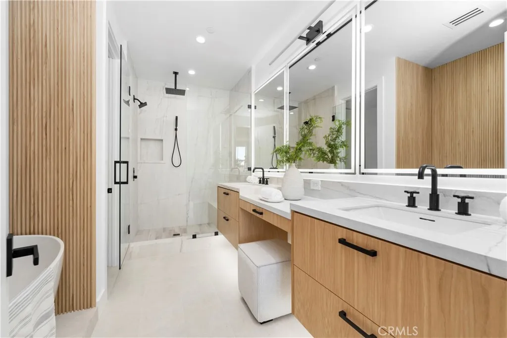 Irvine, California 92606, United States, 4 Bedrooms Bedrooms, ,4 BathroomsBathrooms,Residential,Active,80987