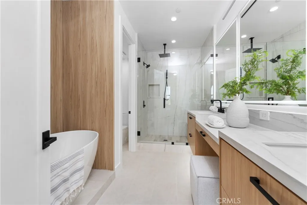 Irvine, California 92606, United States, 4 Bedrooms Bedrooms, ,4 BathroomsBathrooms,Residential,Active,80987