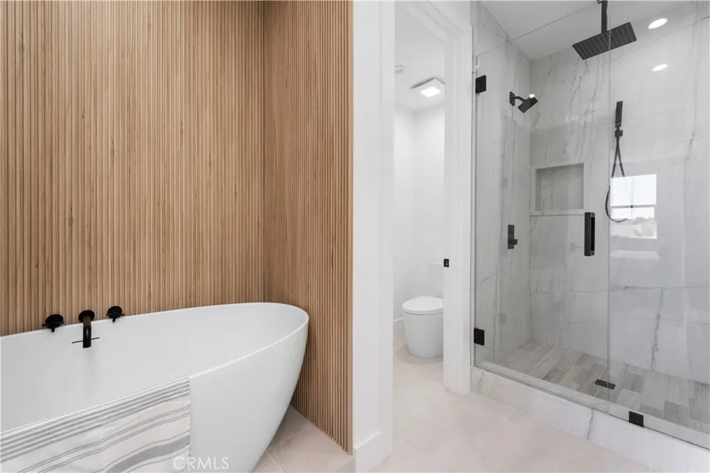 Irvine, California 92606, United States, 4 Bedrooms Bedrooms, ,4 BathroomsBathrooms,Residential,Active,80987