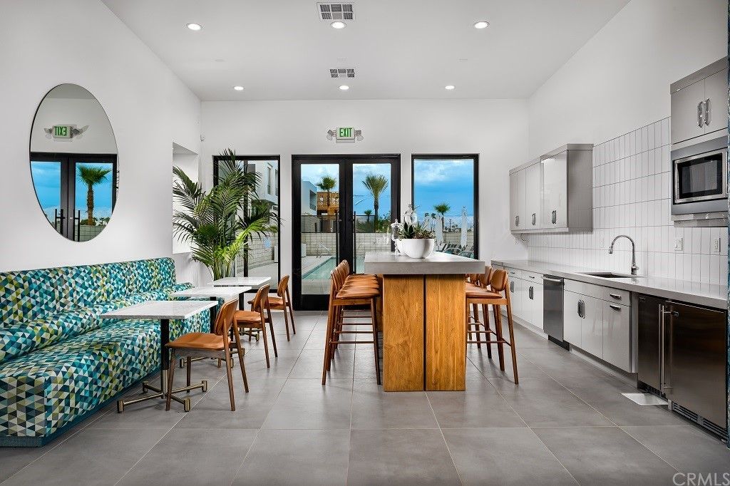 listing image 130728708004231784199
