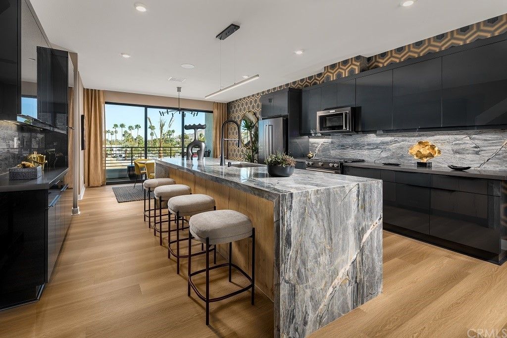 listing image 130723899447056703384