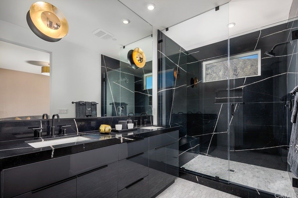 listing image 130720693238386390514