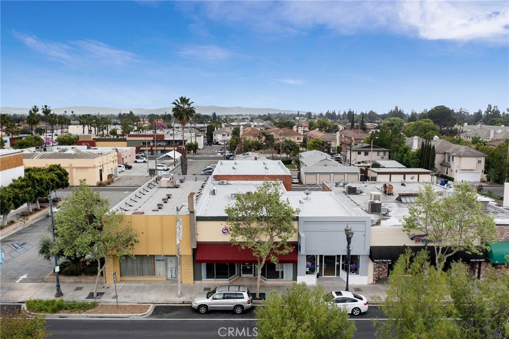 Prime, central Arcadia location, one block east of Santa Anita Avenue on E. Huntington Drive. Convenient to Westfield Santa Anita Regional Shopping Center, Santa Anita Racetrack, and Restaurant Row on Huntington Drive. High visibility, recently remodeled property w/approx. 14' ceilings & approx. 2,500/SF bonus mezzanine space. Located in Arcadia Central Business District (CBD) Area. *Available for a variety of retail/service uses. *Please check w/City of Arcadia for all zoning matters, allowed uses, and parking requirements.