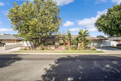 A home in North Tustin