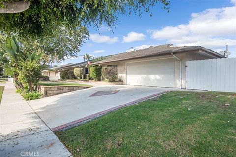 A home in North Tustin