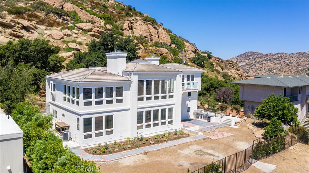 1112 Mesa Drive