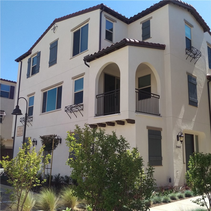 Gorgeous 3 Bedroom, 3 Bath, 3 CAR GARAGE!! Like NEW Townhome in beautiful Rancho Santa Margarita, adjacent to the communities of Robinson Ranch, Dove Canyon and Coto De Caza This fantastic home features a Spacious Great Room with private Deck, gourmet Kitchen with white cabinets, quartz counters and full custom backsplash, plus Stainless Steel Appliances including Double oven with cooktop, microwave/range, dishwasher, and even Refrigerator & Washer/Dryer included in the monthly rent! ***Large Master Bedroom Suite with walk-in closet and upgraded Master Bath. ***Generous-sized secondary bedrooms plus tank less water heater and 3 full baths. Dahlia Court has an excellent location near award winning schools, shopping centers, RSM Lake, and the Toll Roads. Walk to nearby parks, restaurants, and retail stores. Quaint residential town house community comprising only 36 dwellings. Very open and bright floor plan, upgraded floor coverings and custom window coverings throughout. This property has it all. Take this opportunity to make this immaculate town house your own. GREAT location ... Immediate availability.