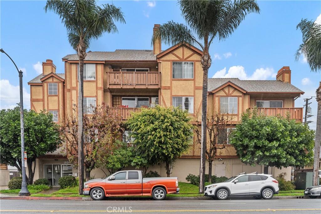 384 Redondo Avenue 204