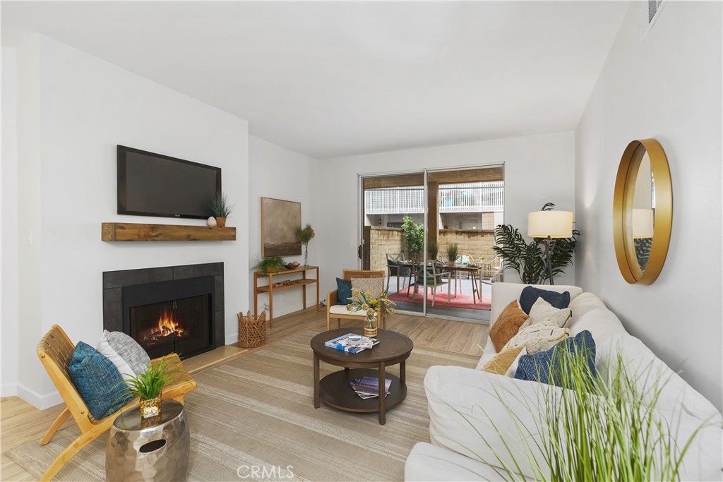 384 Redondo Avenue 204