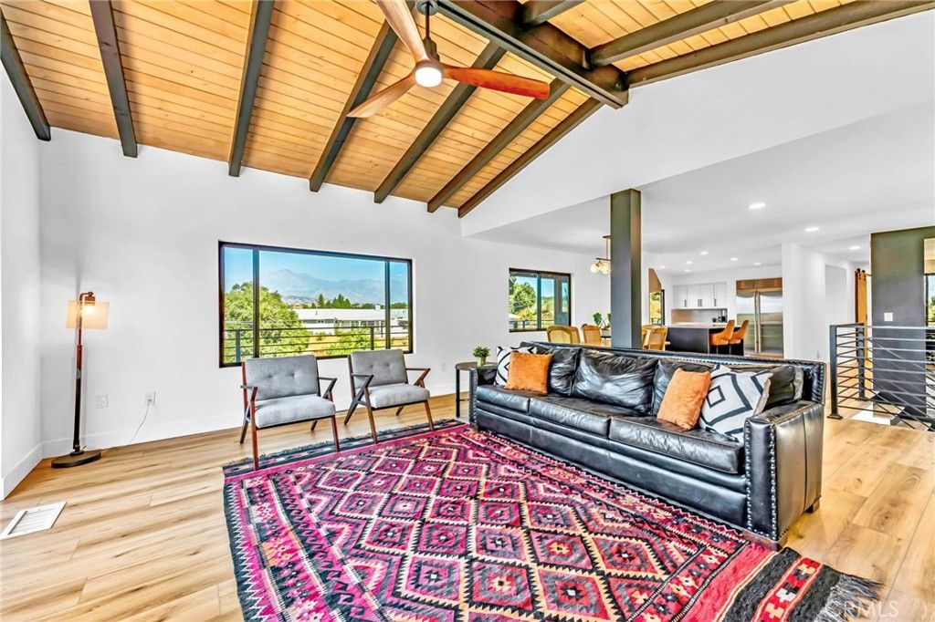 listing image 130728382441437039571