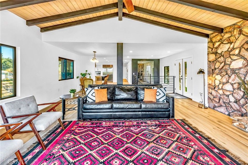 listing image 130726952106327687231