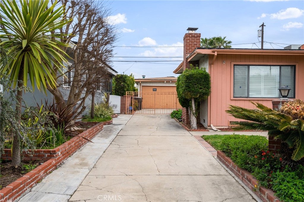 2690 Senasac Avenue
